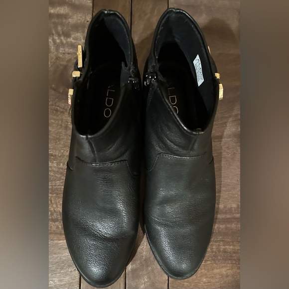 Aldo Black Vegan Leather Ankle Booties 3 Buckle Straps & Gold Hardware  Sz 8 - Picture 4 of 11